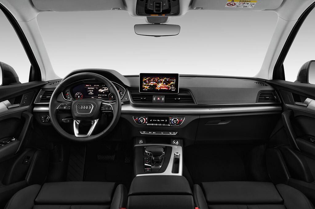 Audi Q5 (Baujahr 2017) Sport 5 Türen Cockpit und Innenraum