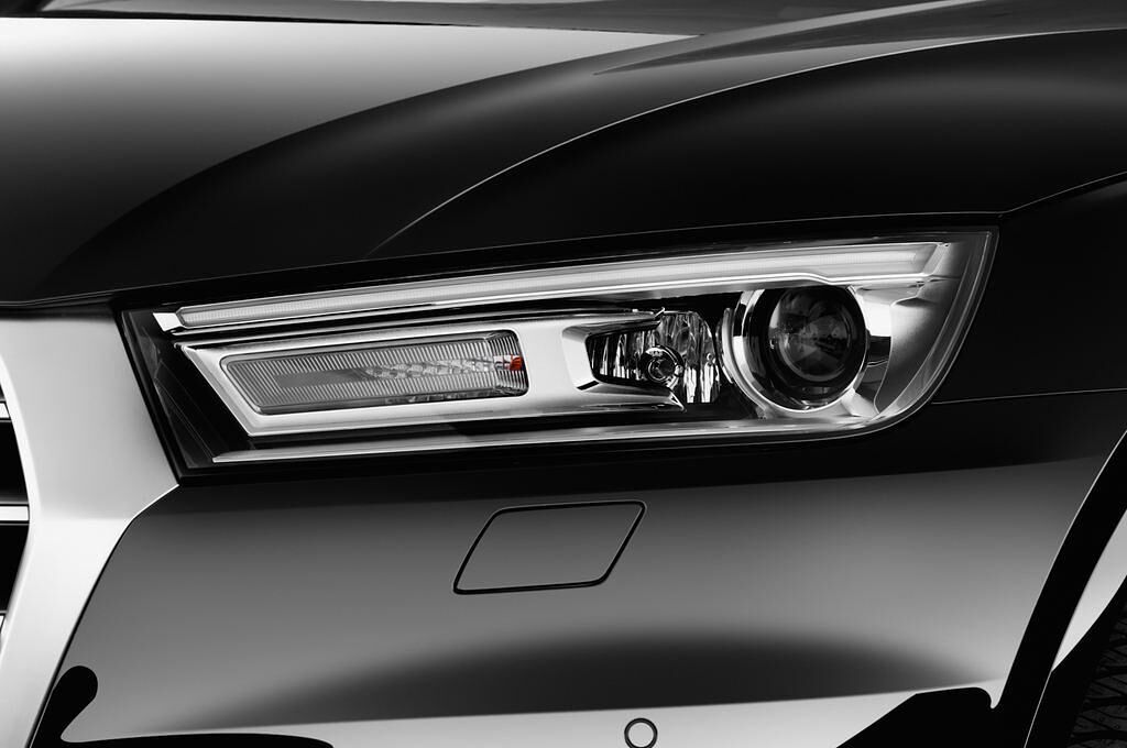 Audi Q5 (Baujahr 2017) Sport 5 Türen Scheinwerfer