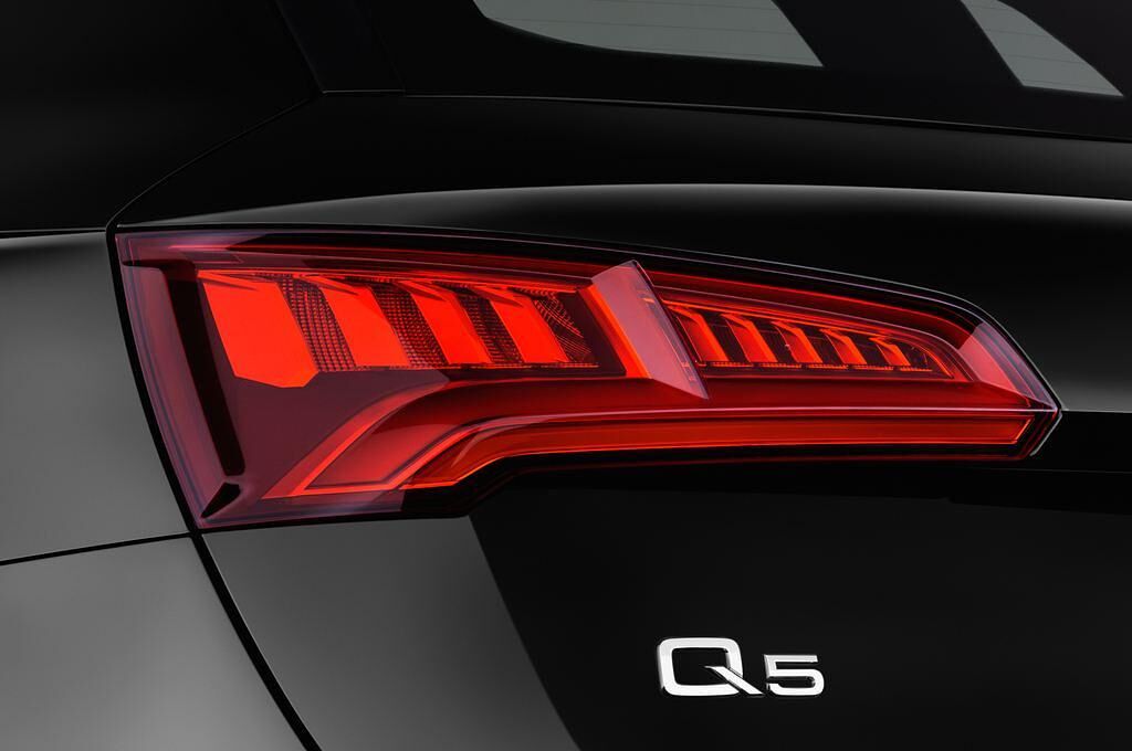 Audi Q5 (Baujahr 2017) Sport 5 Türen Rücklicht