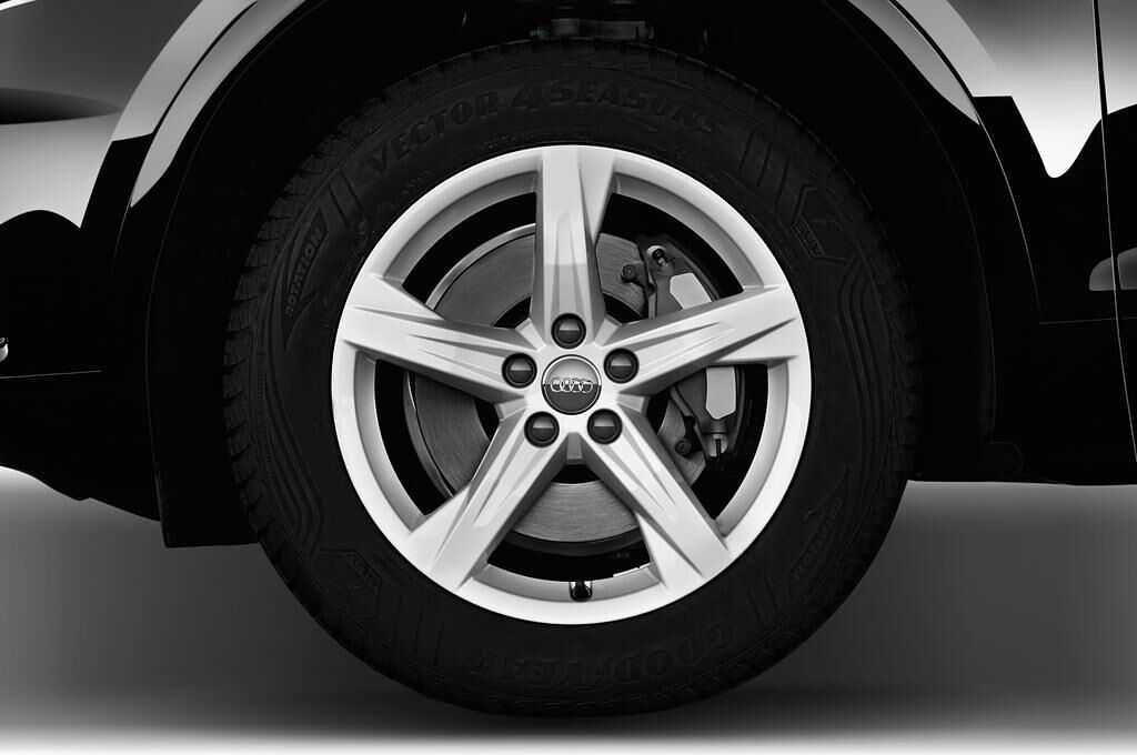 Audi Q5 (Baujahr 2017) Sport 5 Türen Reifen und Felge