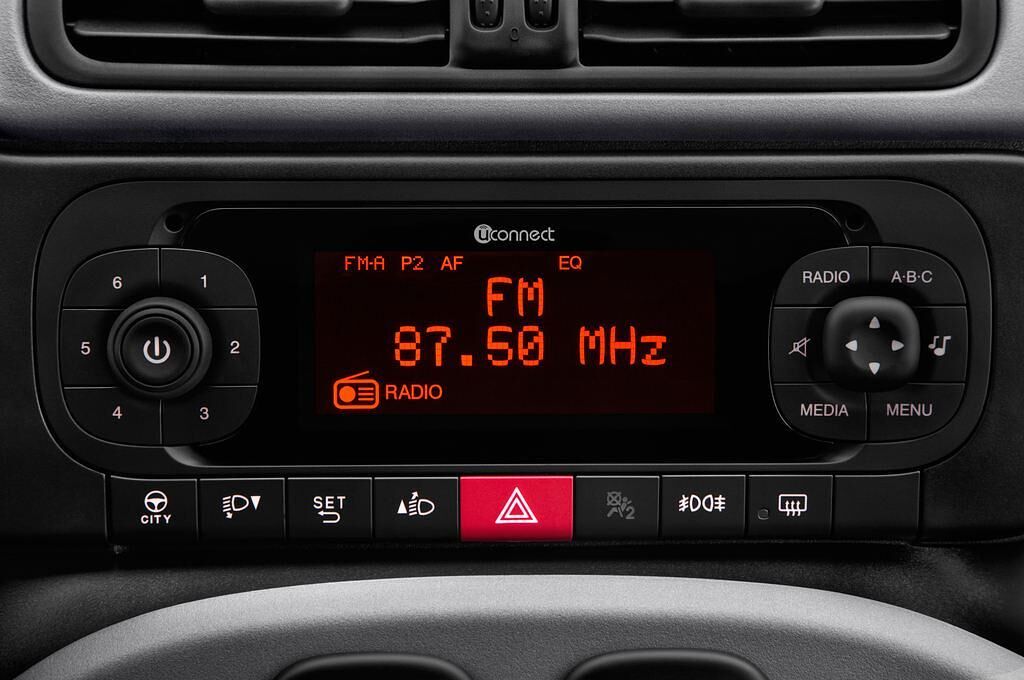 FIAT Panda (Baujahr 2017) Lounge 5 Türen Radio und Infotainmentsystem