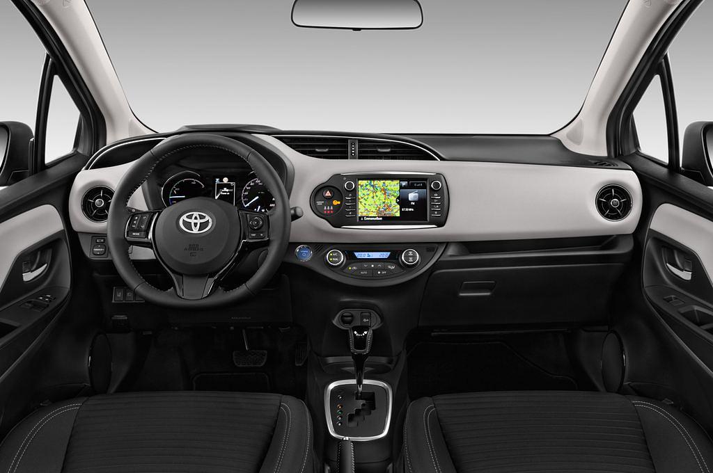 Toyota Yaris Hybride (Baujahr 2017) - 5 Türen Cockpit und Innenraum