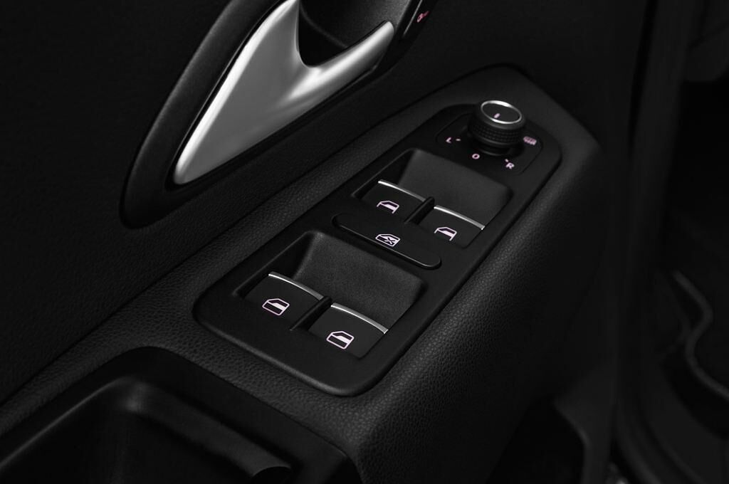 Volkswagen Amarok (Baujahr 2017) Aventura 4 Türen Bedienungselemente Tür