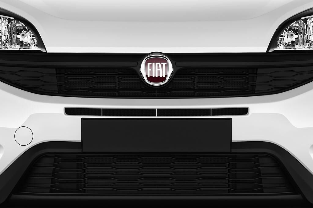 FIAT Doblo Cargo (Baujahr 2017) Basis 4 Türen Kühlergrill und Scheinwerfer