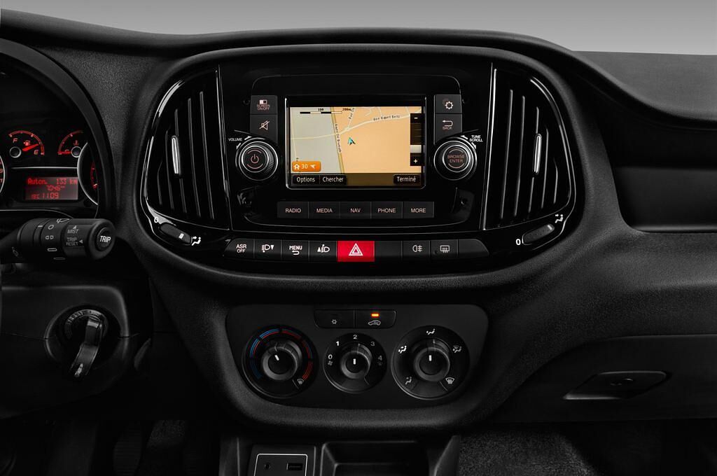 FIAT Doblo Cargo (Baujahr 2017) Basis 4 Türen Mittelkonsole