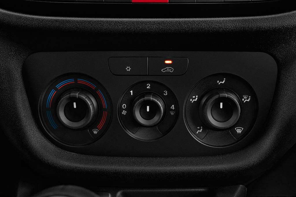 FIAT Doblo Cargo (Baujahr 2017) Basis 4 Türen Temperatur und Klimaanlage
