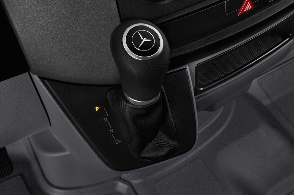 Mercedes Sprinter (Baujahr 2017) - 4 Türen Schalthebel