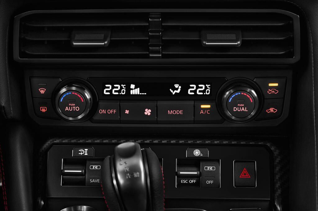 Nissan GT-R (Baujahr 2017) Black Edition 2 Türen Temperatur und Klimaanlage