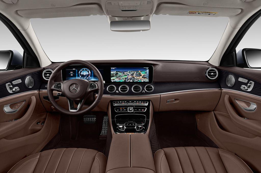 Mercedes E Class (Baujahr 2017) All-Terrain 5 Türen Cockpit und Innenraum