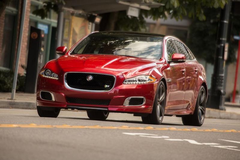 Der Jaguar XJR kostet 141.310 Euro und ist ab Januar 2014 lieferbar