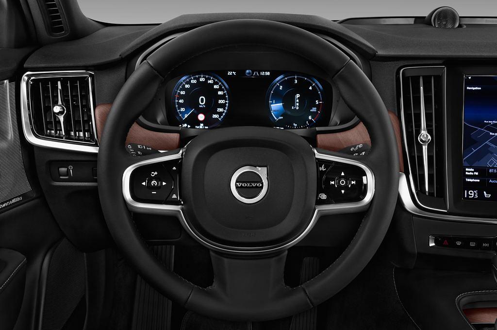 Volvo V90 (Baujahr 2017) Inscription 5 Türen Lenkrad