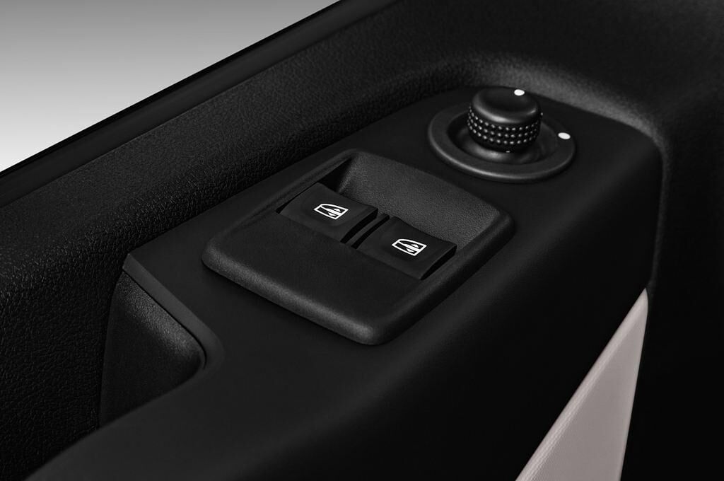 Nissan NV300 (Baujahr 2017) Comfort 4 Türen Bedienungselemente Tür