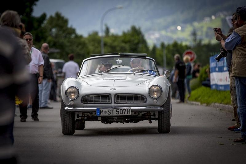 Der BMW 507 sprintet unter zwölf Sekunden von null auf hundert