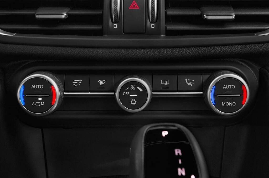 Alfa Romeo Giulia Quadrifoglio (Baujahr 2017) - 4 Türen Temperatur und Klimaanlage