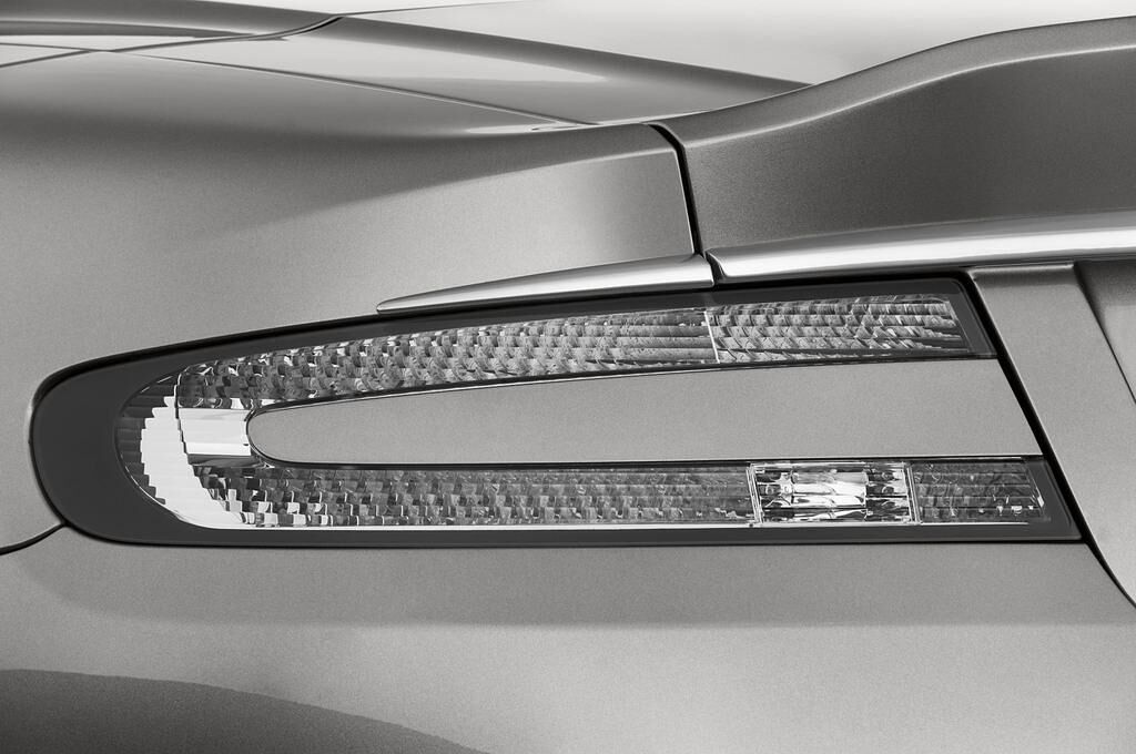 Aston Martin DBS Volante (Baujahr 2010) - 2 Türen Rücklicht