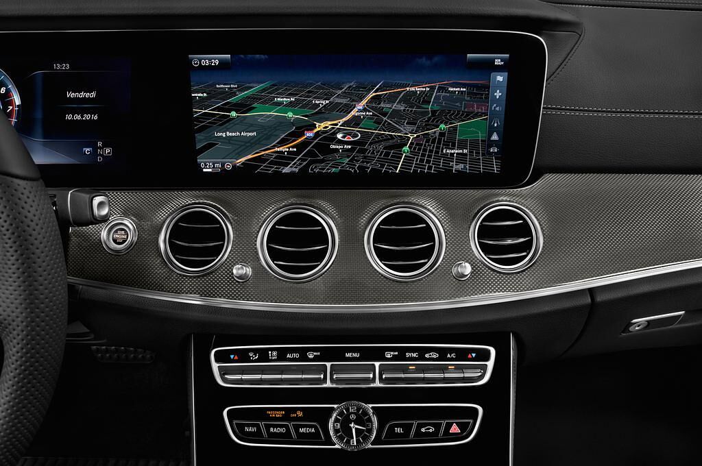 Mercedes E Class (Baujahr 2017) AMG 43 4 Türen Radio und Infotainmentsystem