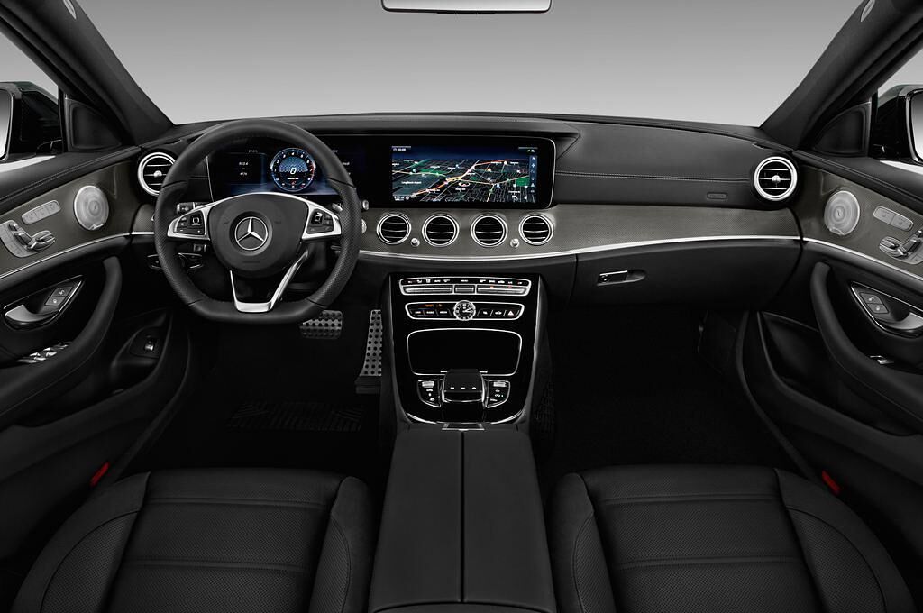 Mercedes E Class (Baujahr 2017) AMG 43 4 Türen Cockpit und Innenraum