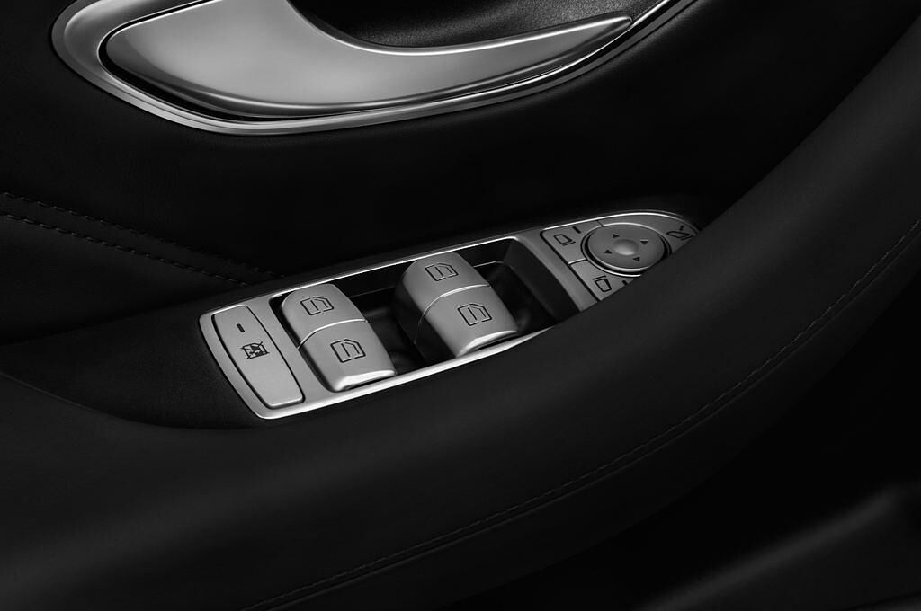 Mercedes E Class (Baujahr 2017) AMG 43 4 Türen Bedienungselemente Tür