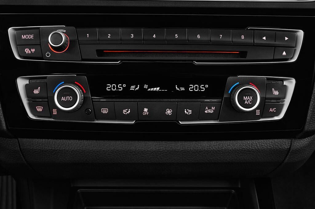 BMW 1 Series (Baujahr 2017) Sport 5 Türen Temperatur und Klimaanlage