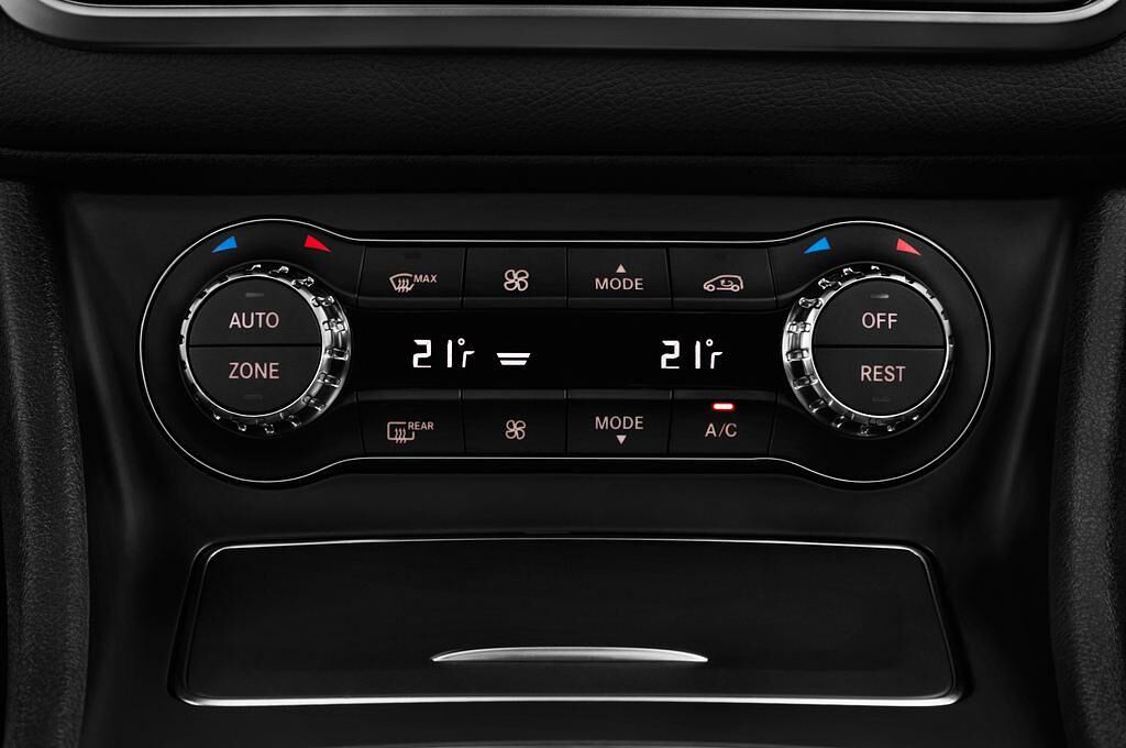 Mercedes GLA (Baujahr 2017) AMG Line 5 Türen Temperatur und Klimaanlage