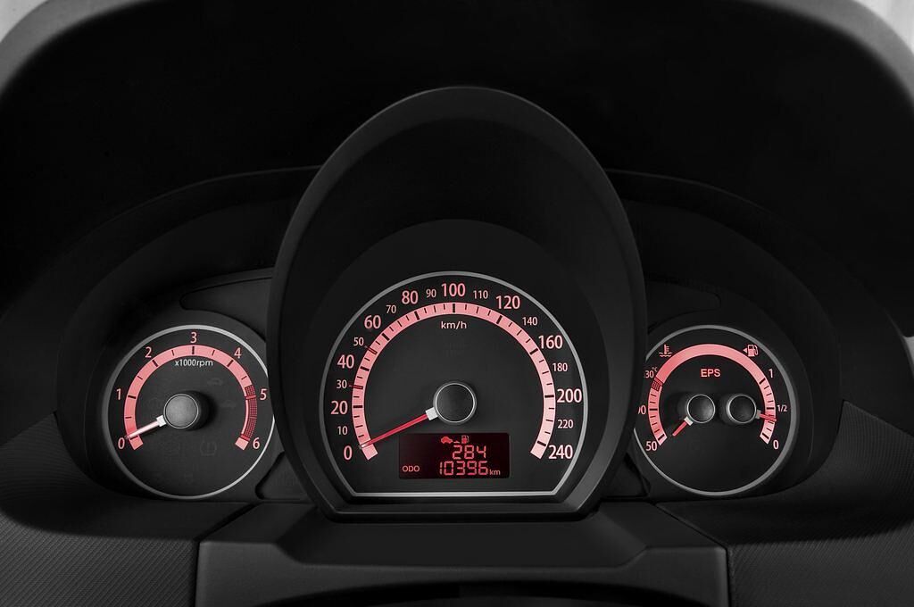 Kia cee'd (Baujahr 2011) Attract 5 Türen Tacho und Fahrerinstrumente