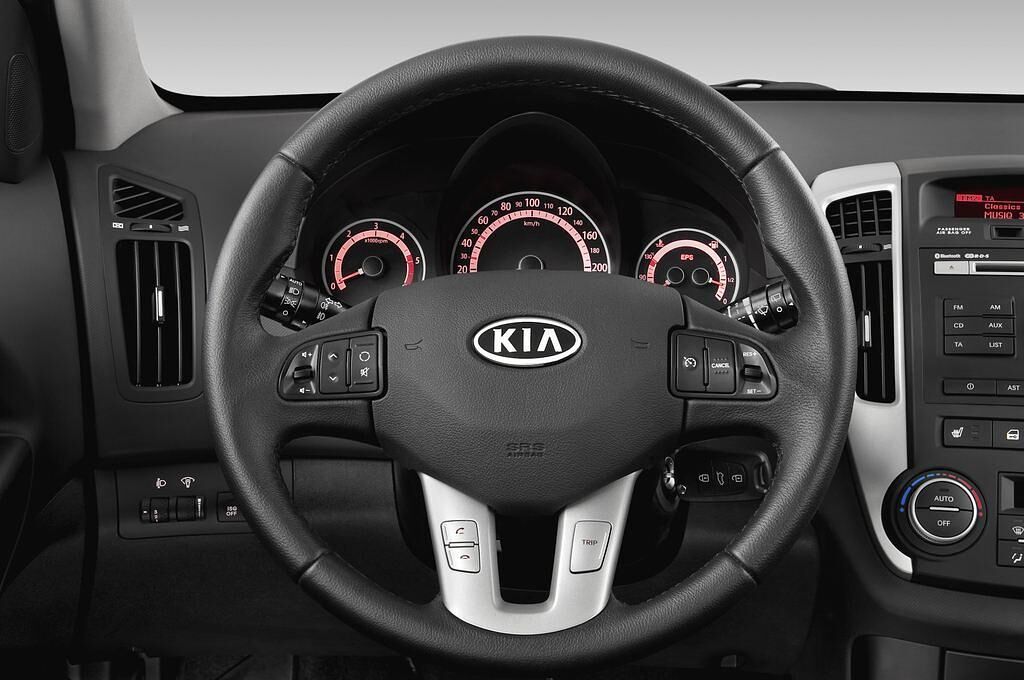 Kia cee'd (Baujahr 2011) Attract 5 Türen Lenkrad