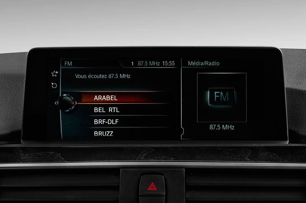 BMW 3 Series Touring (Baujahr 2017) Luxury Line 5 Türen Radio und Infotainmentsystem