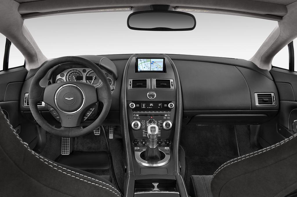 Aston Martin V12 Vantage (Baujahr 2010) - 3 Türen Cockpit und Innenraum