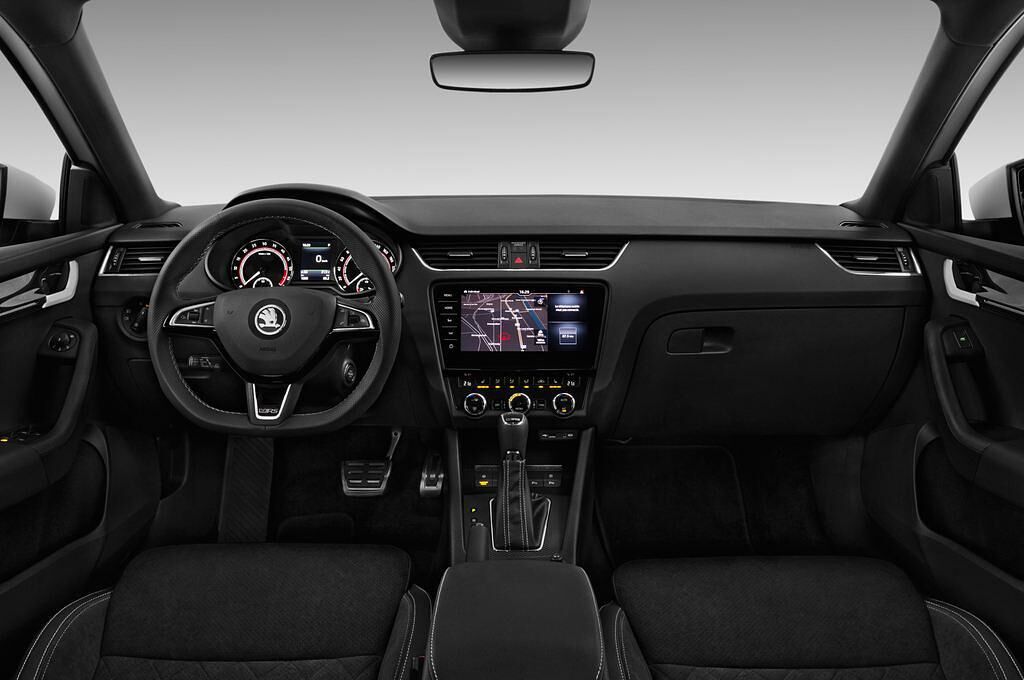 Skoda Octavia Combi (Baujahr 2017) RS 5 Türen Cockpit und Innenraum