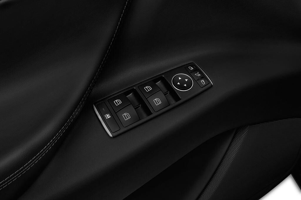 Tesla Model X (Baujahr 2017) 100D 5 Türen Bedienungselemente Tür