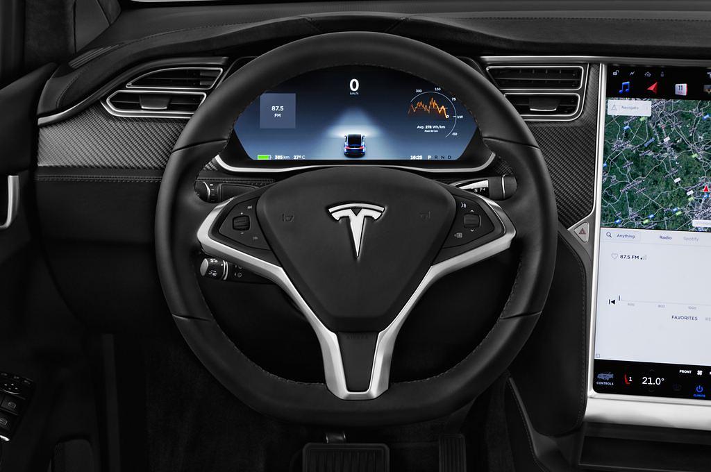 Tesla Model X (Baujahr 2017) 100D 5 Türen Lenkrad