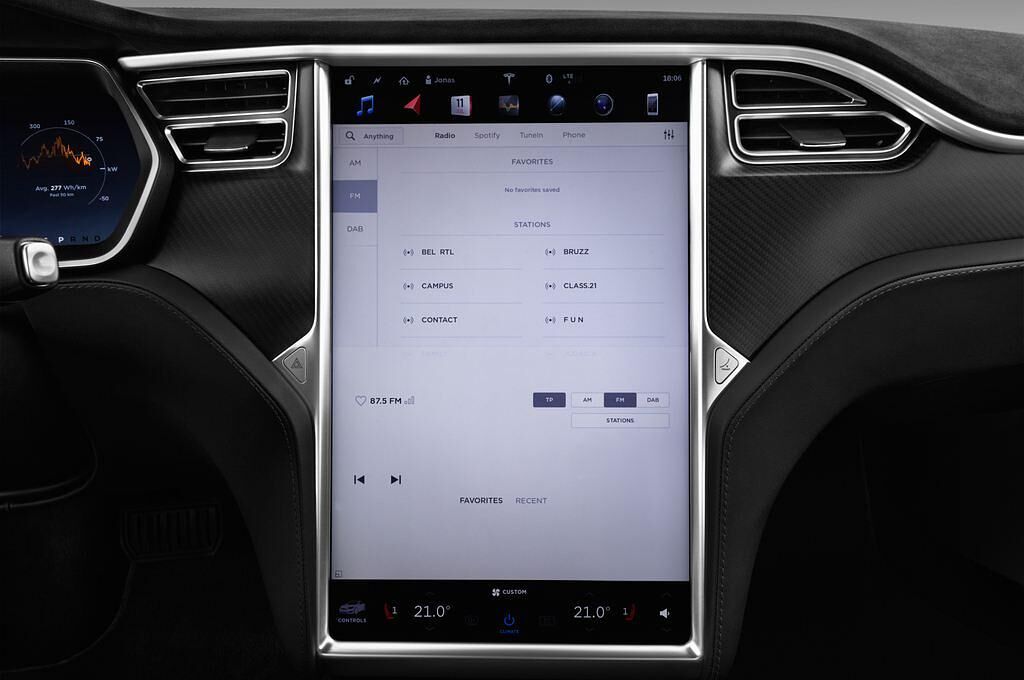 Tesla Model S (Baujahr 2017) 100D 5 Türen Radio und Infotainmentsystem
