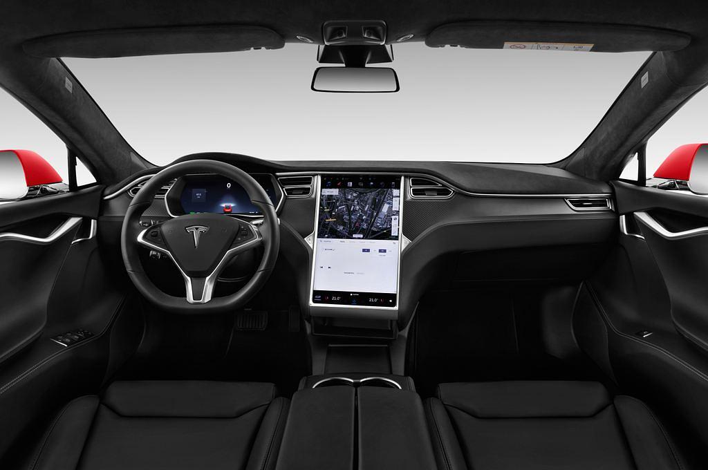 Tesla Model S (Baujahr 2017) 100D 5 Türen Cockpit und Innenraum