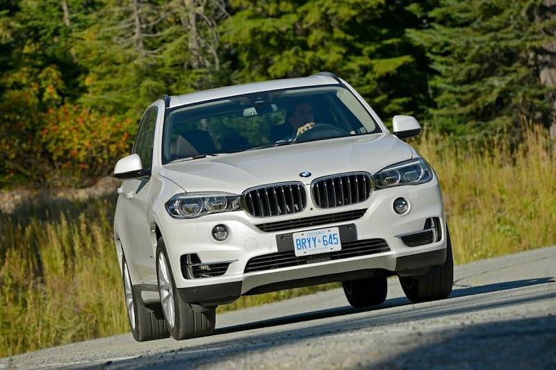 Die Front des BMW X5 50i ist sehr sportlich