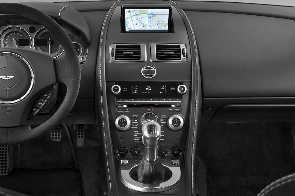 Aston Martin V12 Vantage (Baujahr 2010) - 3 Türen Mittelkonsole
