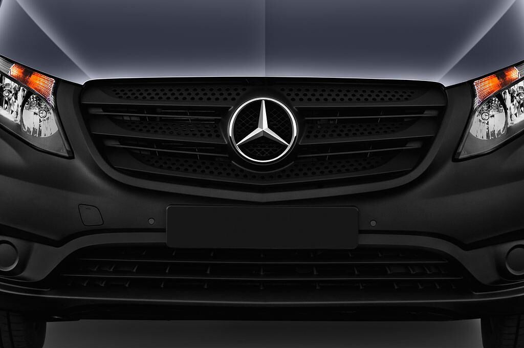 Mercedes Vito Tourer (Baujahr 2017) Pro 4 Türen Kühlergrill und Scheinwerfer