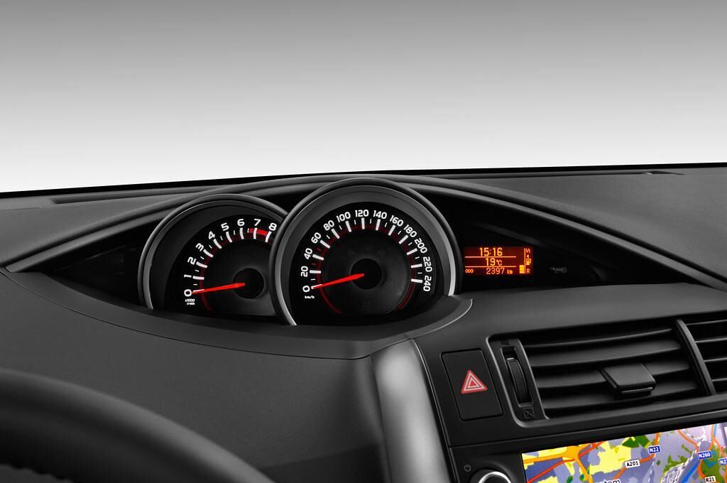 Toyota Verso (Baujahr 2017) Edition S+ 5 Türen Tacho und Fahrerinstrumente