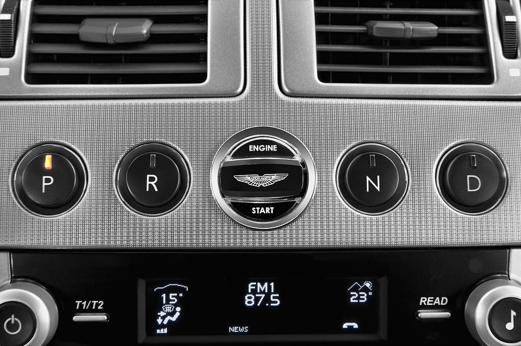 Aston Martin Rapide (Baujahr 2011) Luxury 5 Türen Schalthebel