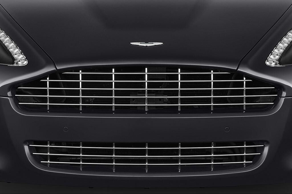 Aston Martin Rapide (Baujahr 2011) Luxury 5 Türen Kühlergrill und Scheinwerfer