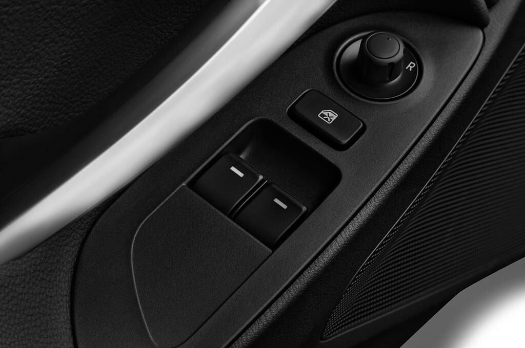 Abarth 124 Spider (Baujahr 2017) - 2 Türen Bedienungselemente Tür