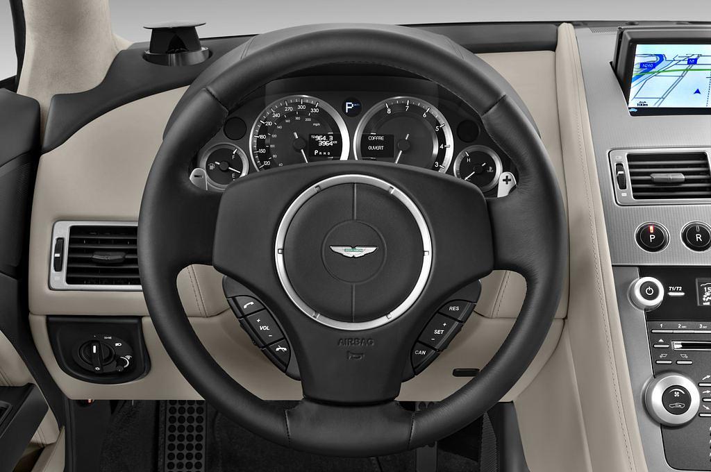 Aston Martin Rapide (Baujahr 2011) Luxury 5 Türen Lenkrad