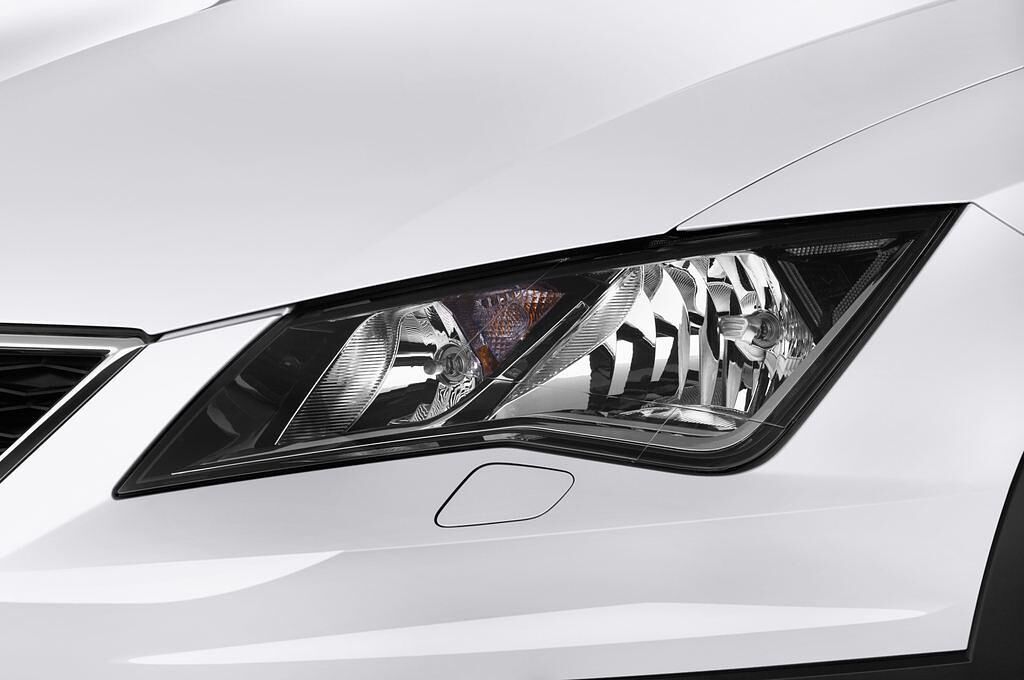 SEAT Leon Xperience (Baujahr 2017) - 5 Türen Scheinwerfer