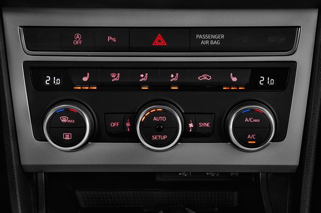 SEAT Leon Xperience (Baujahr 2017) - 5 Türen Temperatur und Klimaanlage
