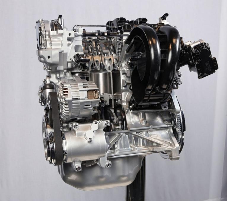 ... der Skyactiv Bennzinmotor