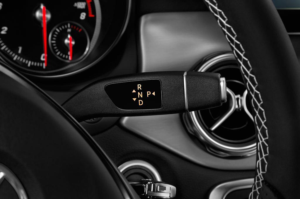 Mercedes GLA (Baujahr 2017) - 5 Türen Schalthebel