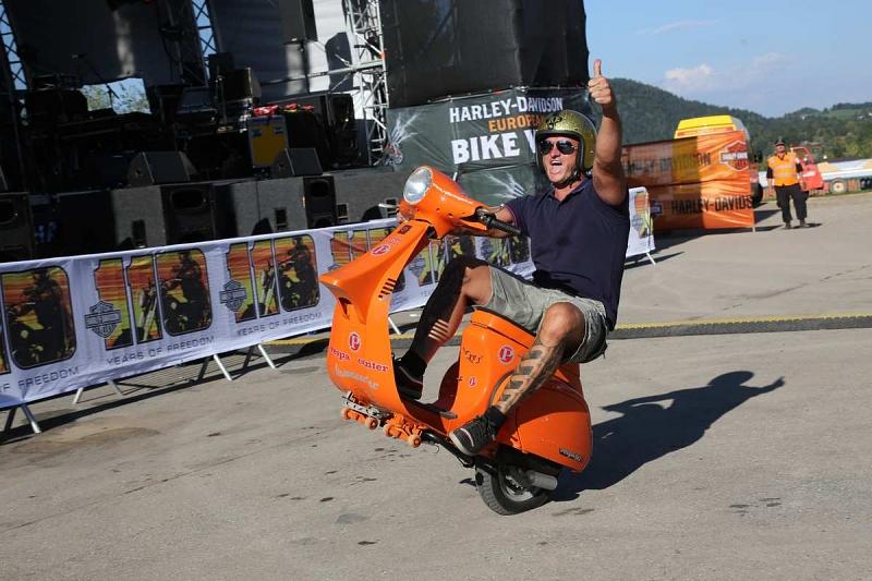 Show muss sein - auch wenn es keine Harley ist.