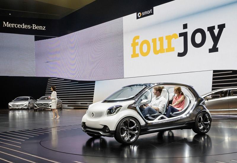 Mercedes am Vorabend der IAA 2013 in der Frankfurter Festhalle