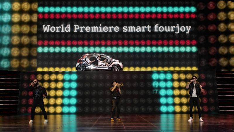 Mercedes am Vorabend der IAA 2013 in der Frankfurter Festhalle