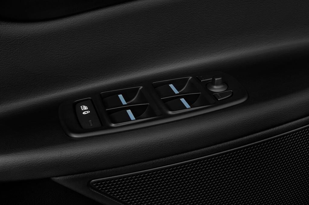 Jaguar XE (Baujahr 2018) Prestige 4 Türen Bedienungselemente Tür