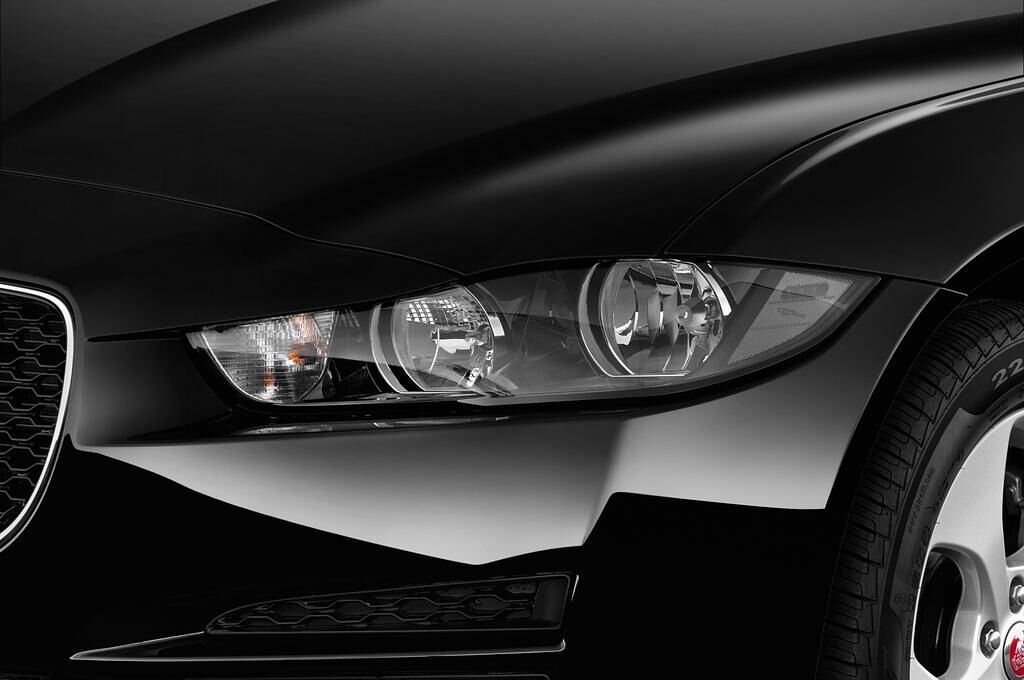 Jaguar XE (Baujahr 2018) Prestige 4 Türen Scheinwerfer